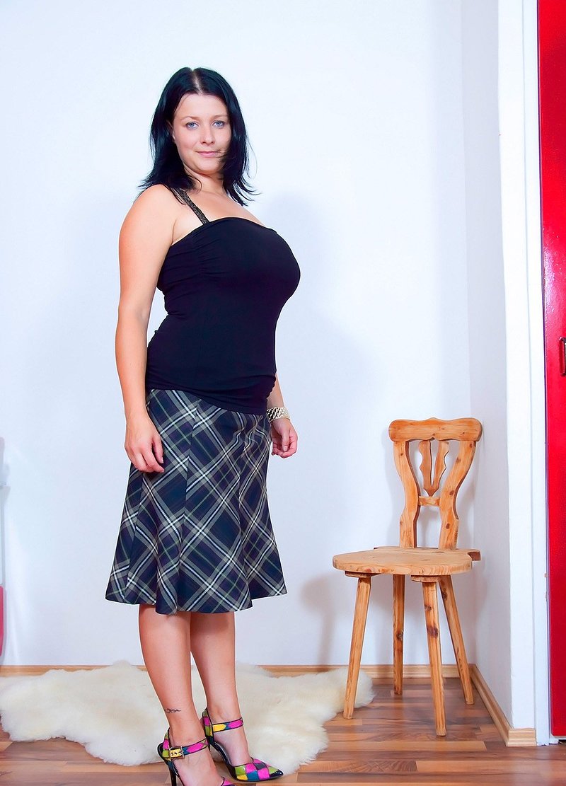 Людмила, 23 года, 4 размер груди